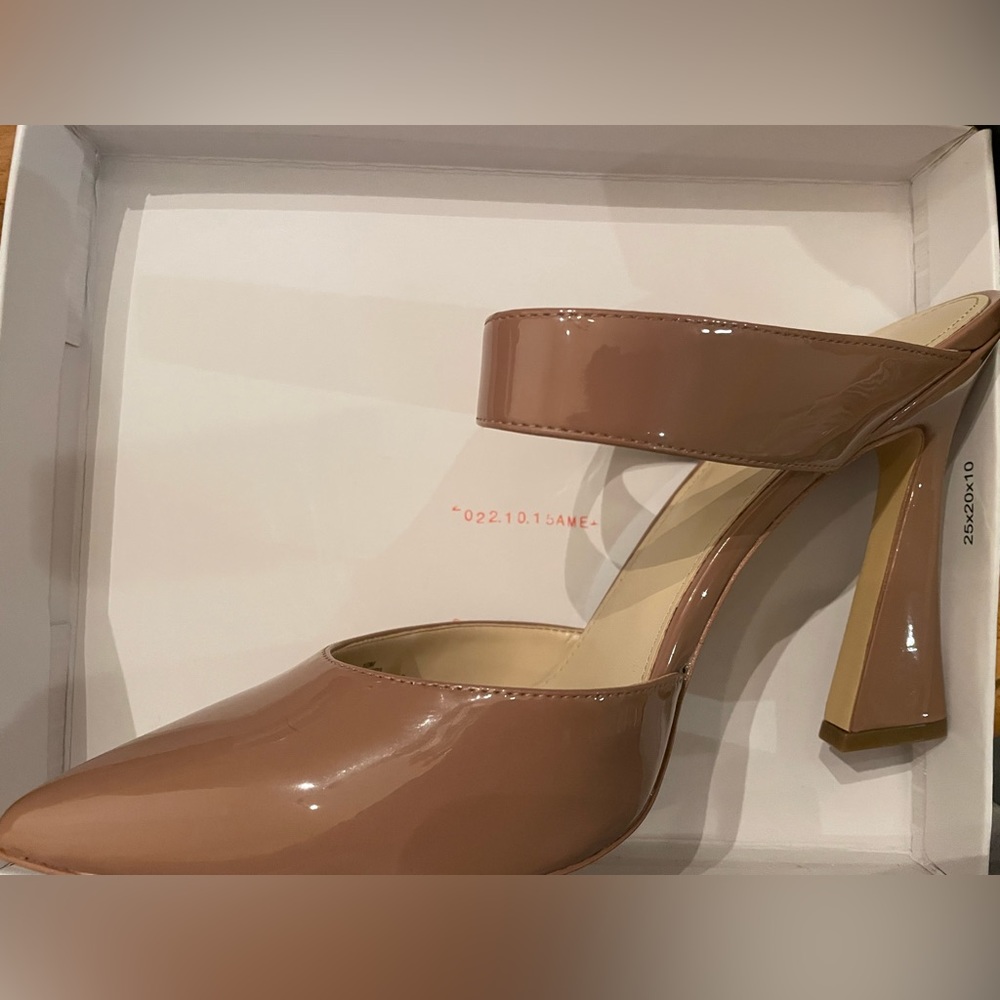 Nude Nine West pumps